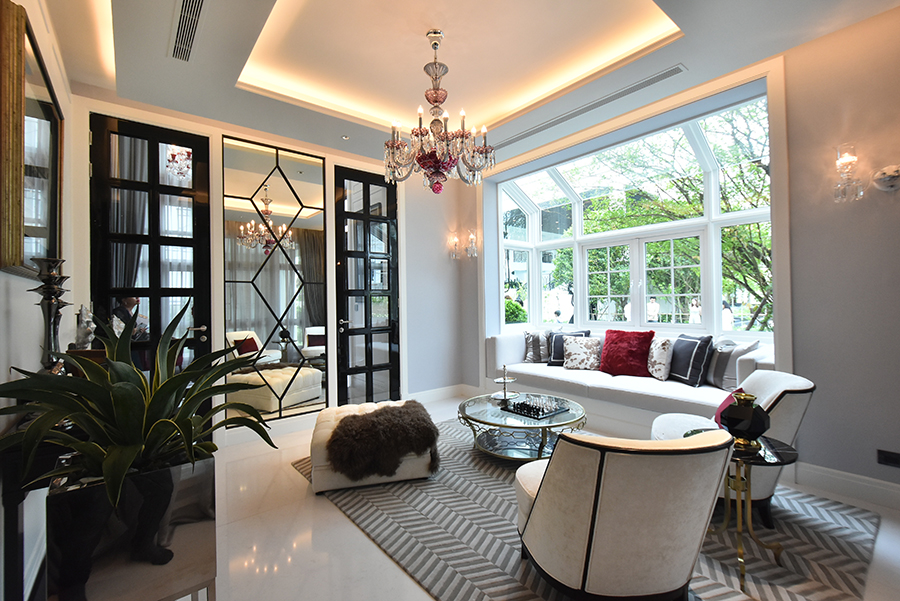 CRYSTAL SOLANA คริสตัล โซลานา
