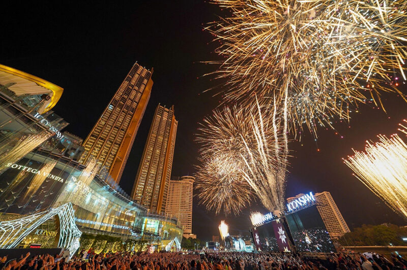 Amazing Thailand Countdown 2025 at ICONSIAM