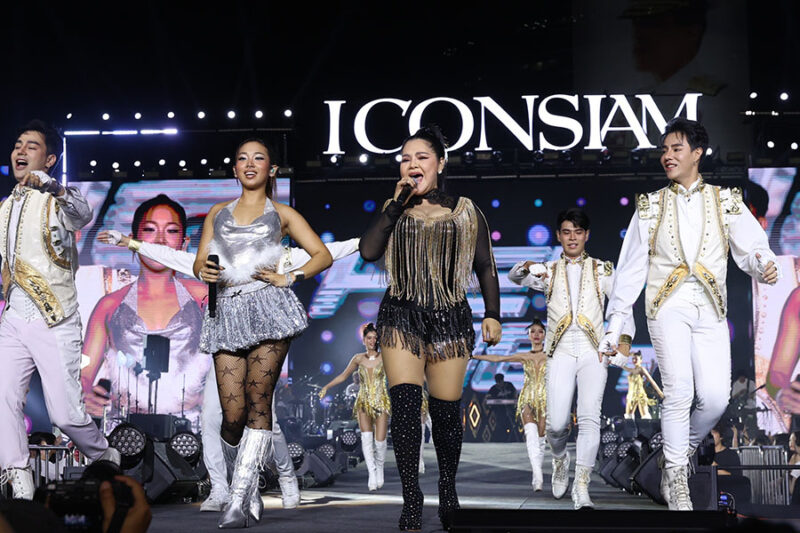 Amazing Thailand Countdown 2025 at ICONSIAM