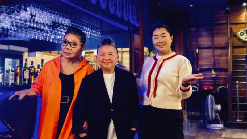 เอิร์ธ สายสว่าง